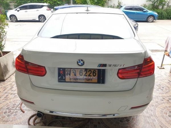 BMW 320i Luxury ปี 2015 รถบ้านเจ้าของขายเอง  BSI หมด 23/09/2564  ขายราคาเพียง 950,000.- รูปที่ 4
